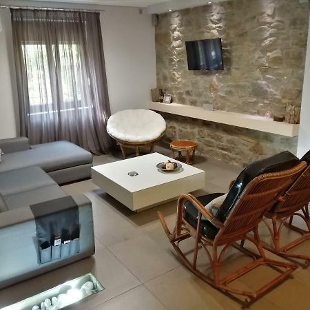 Modern Residence In The Center Of Trikala ภายนอก รูปภาพ